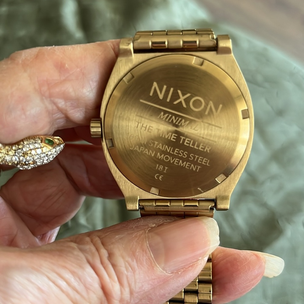 Nixon watch man are woman - Picture 2 of 8